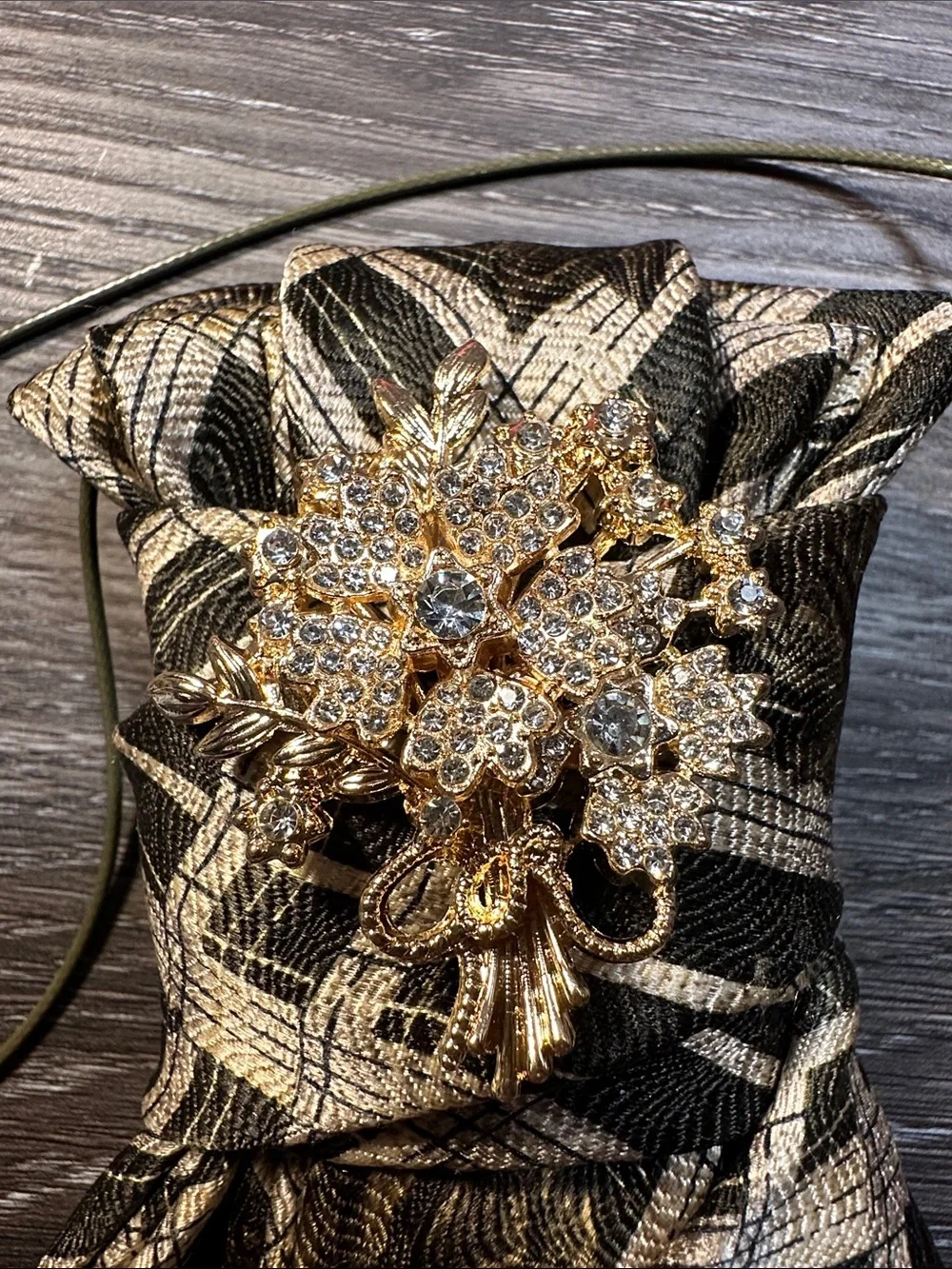 Alexander Julian Black and Gold Plaid Leaves Necklace Tie with Brooches